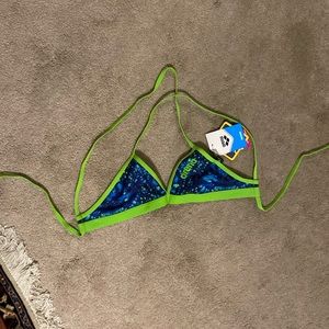 Arena triangle top new with tags: 28